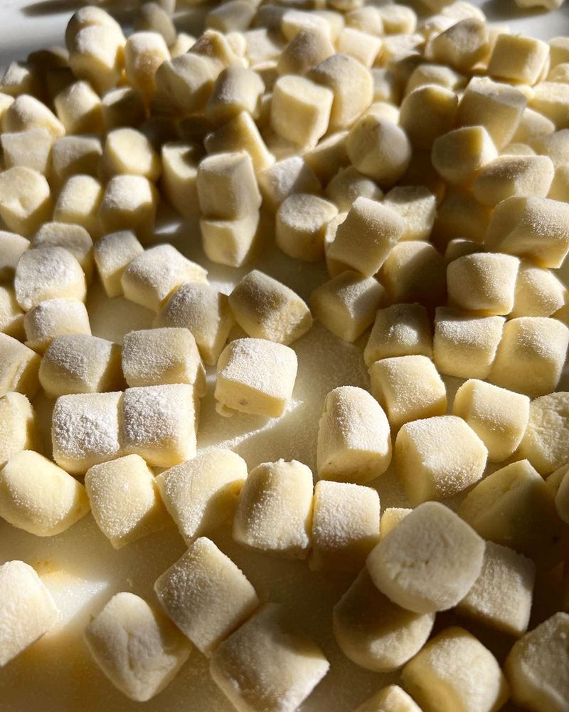 Gnocchi di patate tagliati a cubetti, con la farina